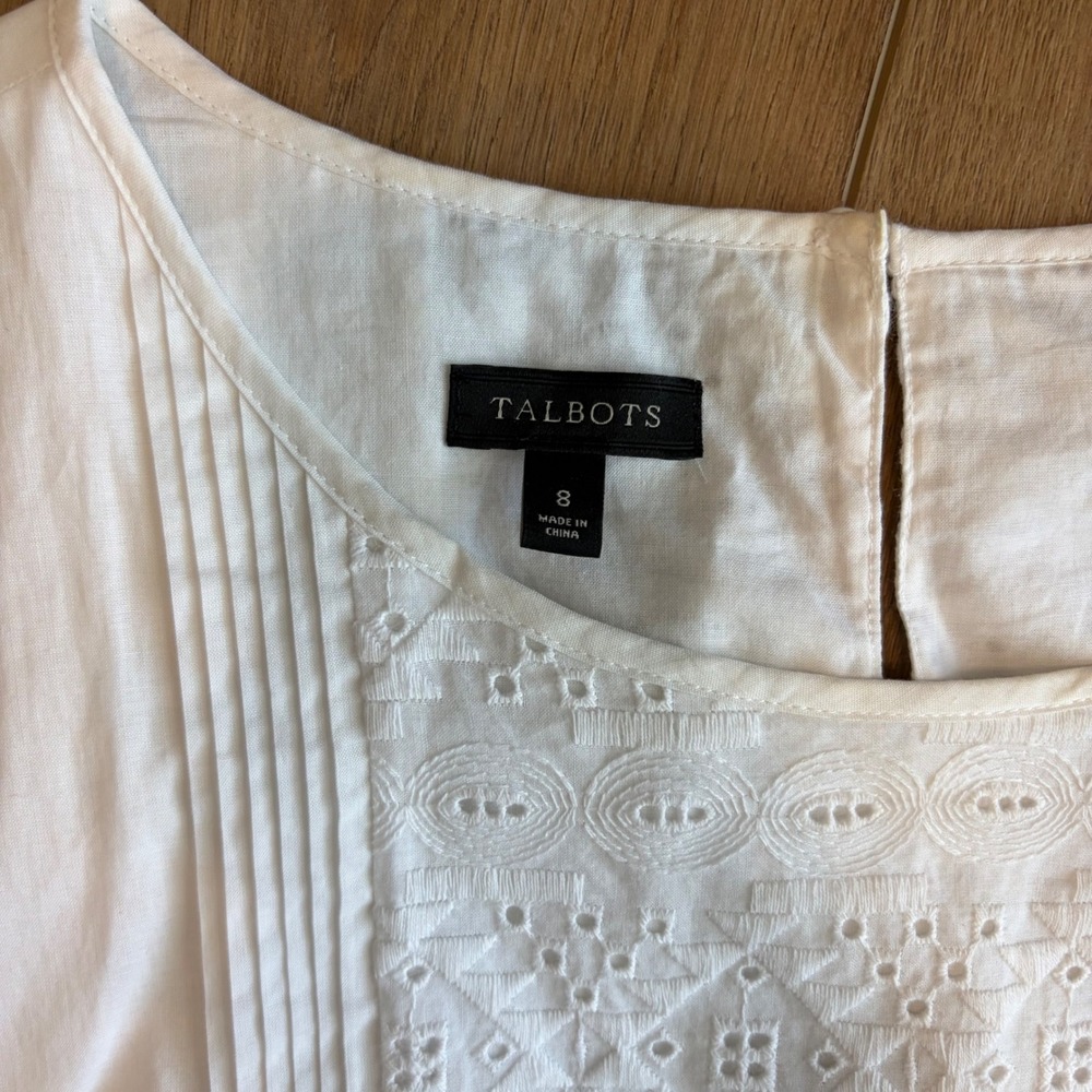 Talbots Sz 8 Womens White Cotton Eyelet Embroidered Pintuck Sleeveless Shell Top - Picture 2 of 7